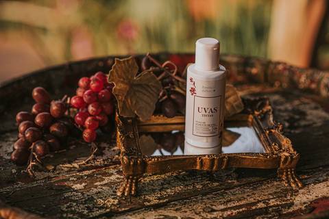oléo hidratante produzido pelo óleo essencial de uva fotografia por aline fontes fotografia e marketing'