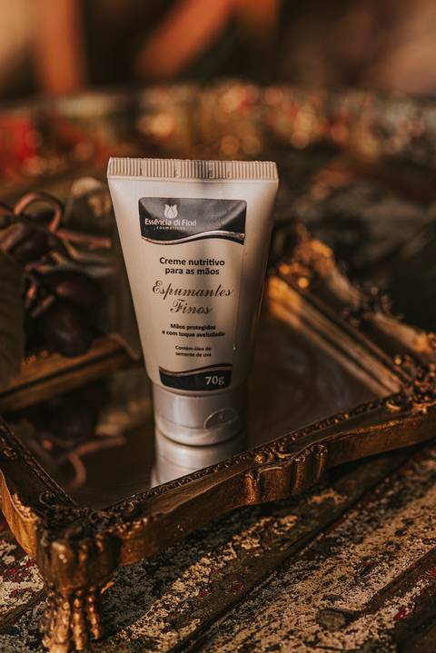 creme nutritivo para as mãos essência di fiori com perfume inspirado em espumantes finos fotografia por aline fontes fotografia e marketing'