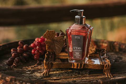 loção hidratante uvas tintas - fotografia por aline fontes fotografia e marketing'