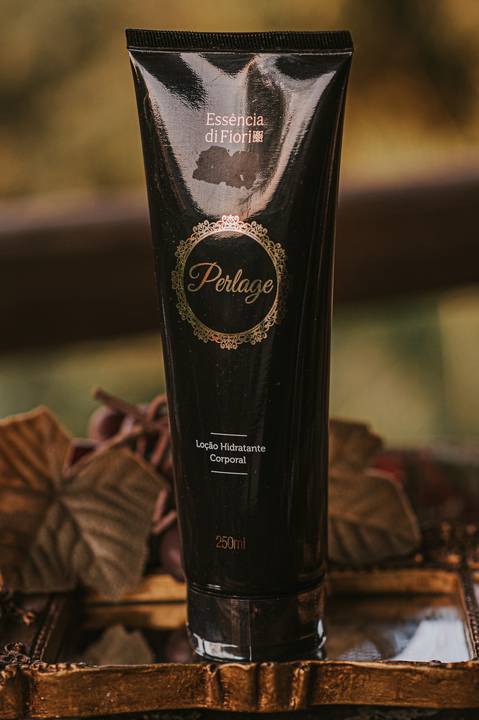 creme hidratante bisnaga perlage - fotografia por aline fontes fotografia e marketing bento gonçalves, rio grande do sul - fotografia de produto'