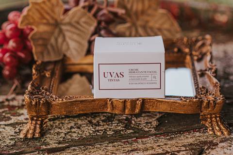 creme facial uvas tintas - fotografia por aline fontes fotografia e marketing bento gonçalves, rio grande do sul - fotografia de produto'