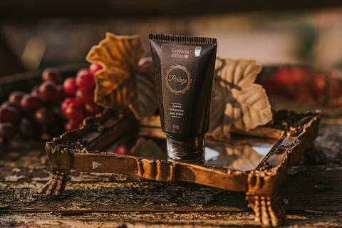 hidratante para mãos derivado de oleos essencias da uva feito em Bento Gonçalves fotografia por aline fontes fotografia e marketing'