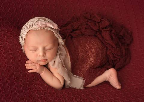 pose ladinho - ensaio newborn por Aline Fontes fotógrafa de Bento Gonçalves'