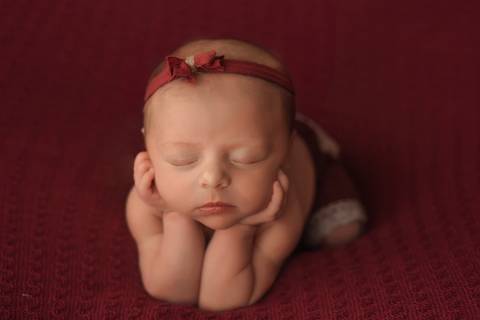 pose do sapinho - ensaio newborn por Aline Fontes fotógrafa de Bento Gonçalves'