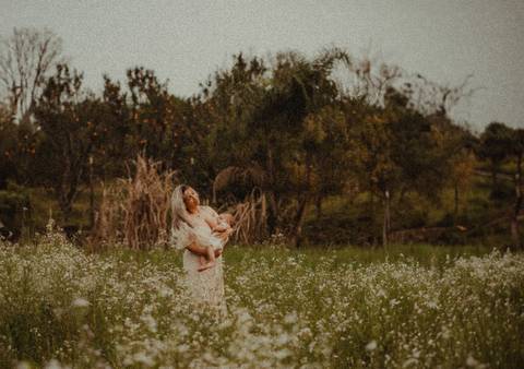 ensaio de amamentação poético'
