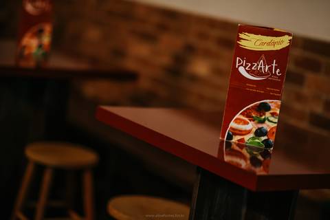 Ambiente decorado para jantar especial na pizzaria de Bento Gonçalves.'