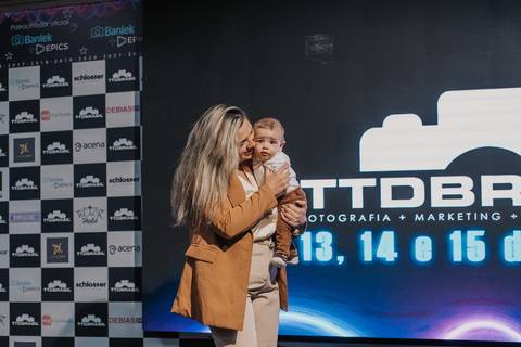 Apresentação sobre como captar a essência do bebê em sessões newborn.
'