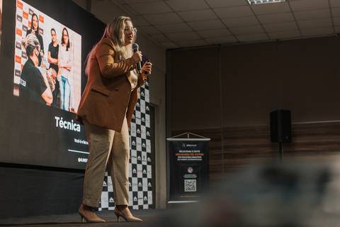 Slide com orientações de técnica e segurança para ensaio newborn.
'