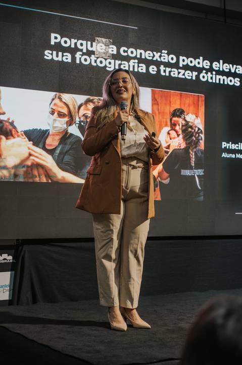 Workshop sobre ilustrações fotográficas para ensaios newborn.
'