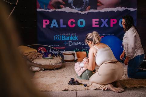 Detalhe do slide que aborda o posicionamento em ensaios Old Newborn.'