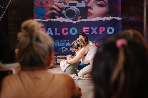 Demonstrando o uso de iluminação natural em ensaios Old Newborn.'