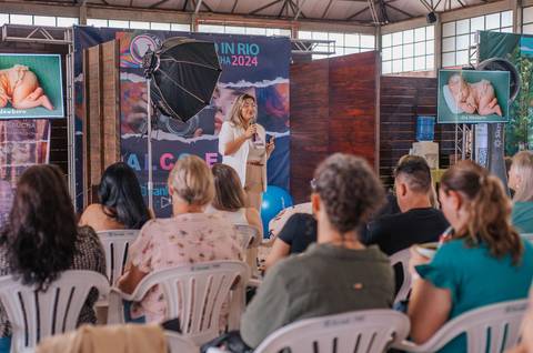 Slide com a frase inspiradora 'Fotografia é sobre capturar a essência''