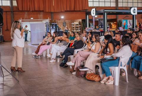 Fotógrafos atentos às dicas técnicas de Aline Fontes sobre Old Newborn.'