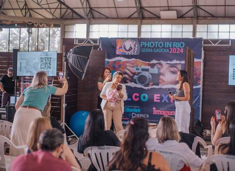 Demonstração do uso de ângulos para capturar feições dos bebês.'