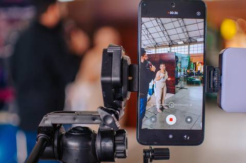 Fotógrafos emocionados com as histórias de Aline Fontes sobre a prática de Old Newborn.'