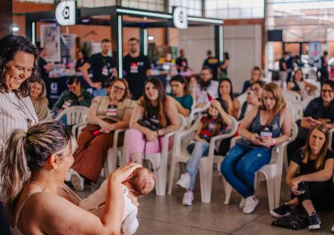 Momento de interação com o público na palestra sobre Old Newborn.'