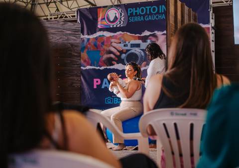 Aline Fontes falando sobre o valor das expressões espontâneas em Old Newborn.'