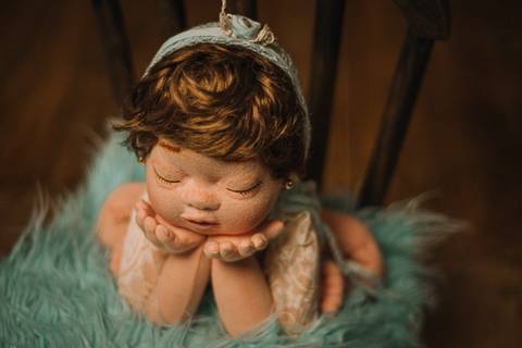 Boneca reborn em pose 