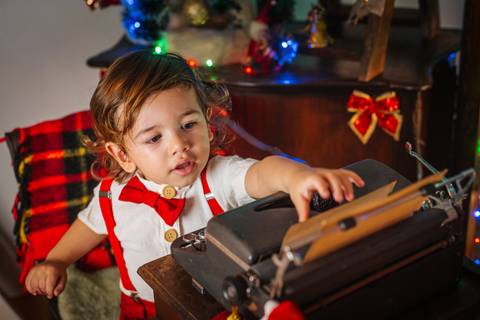 Ensaio de Natal profissional com cenário aconchegante em Farroupilha RS.'