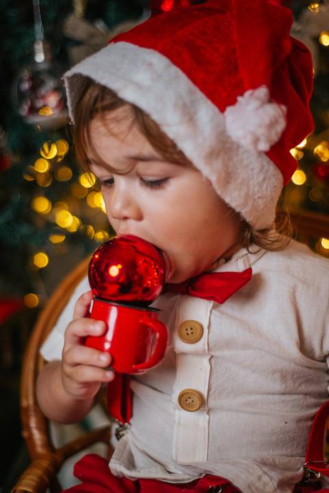 Ensaio infantil de Natal com figurino temático em Rio Grande RS.'