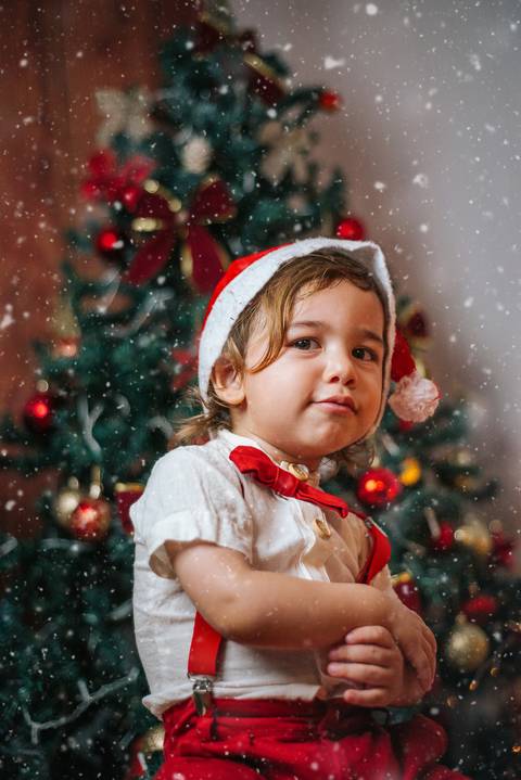 Ensaio de Natal na residência com estética acolhedora.'