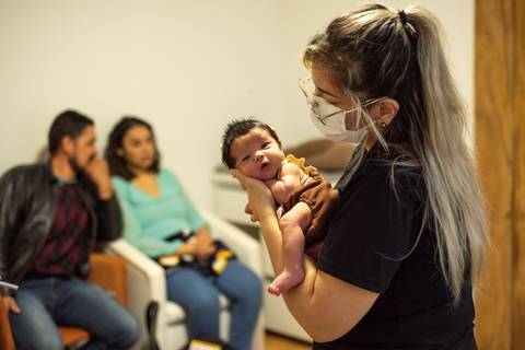 Priscilla Patzlaff Fotografias aplicando conhecimentos da mentoria newborn com Aline Fontes, voltada a fotógrafa e fotógrafo em Bento Gonçalves.'