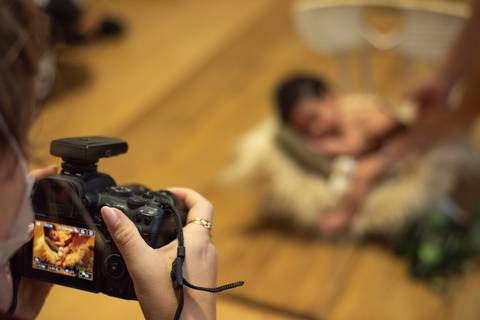 Registro da mentoria newborn conduzida por Aline Fontes no estúdio de Priscilla Patzlaff, fotógrafa newborn em Bento Gonçalves.'