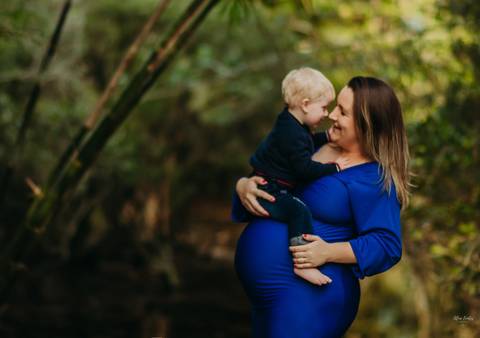 ensaio gestante com irmão mais velho aguardando bebê'