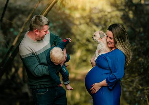 casal e filho em ensaio gestante em família'