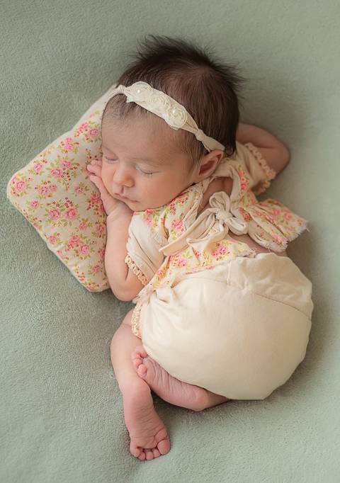 Ensaio Newborn Cecília - pose bumbum'