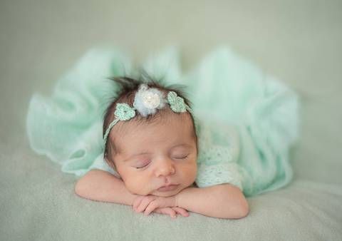 Ensaio Newborn Cecília - pose bracinho'