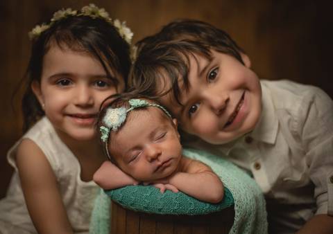 Ensaio Newborn Cecília - irmãos e sorrisos'