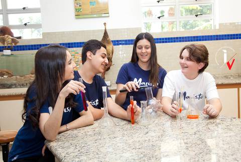oto de publicidade de escola'