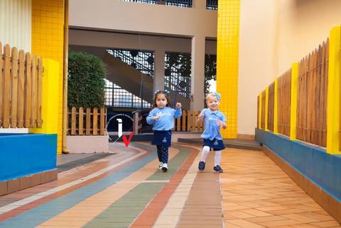 oto de publicidade de escola'