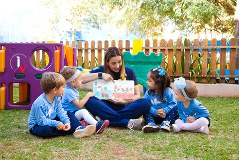 oto de publicidade de escola'