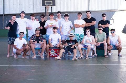trote  do terceirão tema praia'