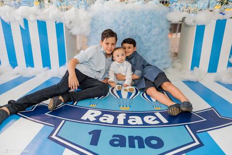 1 ano-rafael-o tempo voa-festa infantil-festa de balões-festa de menino-fotografa infantil-fotografia infantil-fotografia 1 ano-foto 1 ano-decoração de festa'