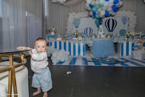 1 ano-rafael-o tempo voa-festa infantil-festa de balões-festa de menino-fotografa infantil-fotografia infantil-fotografia 1 ano-foto 1 ano-decoração de festa'