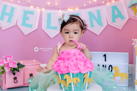 smashthecake-smashthecakebh-smashthecakecarrossel-smashthecakecarrosselencantado-smashthecakedemenina-ensaioinfantilcombolo-ensaiocombolo-babyhelena-helena-maedahelena-cakesmash-mesversario-amordemae-fotografadebebes-jhullitatagibafotografia'