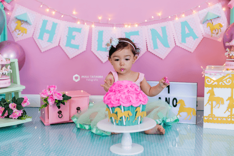 smashthecake-smashthecakebh-smashthecakecarrossel-smashthecakecarrosselencantado-smashthecakedemenina-ensaioinfantilcombolo-ensaiocombolo-babyhelena-helena-maedahelena-cakesmash-mesversario-amordemae-fotografadebebes-jhullitatagibafotografia'