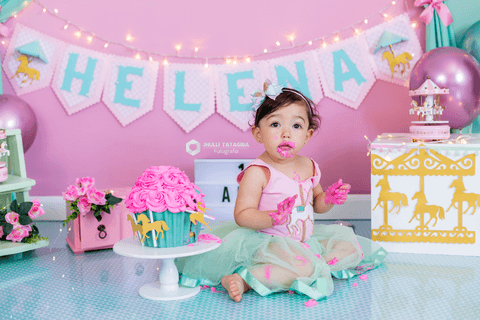 smashthecake-smashthecakebh-smashthecakecarrossel-smashthecakecarrosselencantado-smashthecakedemenina-ensaioinfantilcombolo-ensaiocombolo-babyhelena-helena-maedahelena-cakesmash-mesversario-amordemae-fotografadebebes-jhullitatagibafotografia'
