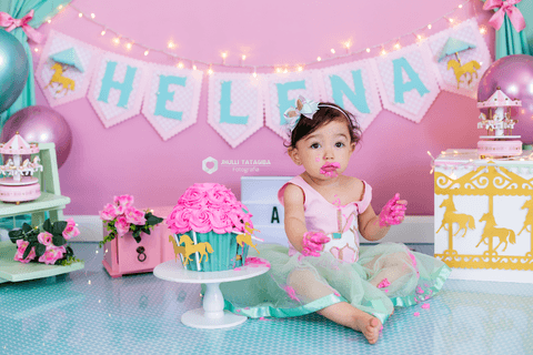 smashthecake-smashthecakebh-smashthecakecarrossel-smashthecakecarrosselencantado-smashthecakedemenina-ensaioinfantilcombolo-ensaiocombolo-babyhelena-helena-maedahelena-cakesmash-mesversario-amordemae-fotografadebebes-jhullitatagibafotografia'