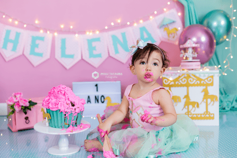 smashthecake-smashthecakebh-smashthecakecarrossel-smashthecakecarrosselencantado-smashthecakedemenina-ensaioinfantilcombolo-ensaiocombolo-babyhelena-helena-maedahelena-cakesmash-mesversario-amordemae-fotografadebebes-jhullitatagibafotografia'