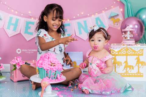 smashthecake-smashthecakebh-smashthecakecarrossel-smashthecakecarrosselencantado-smashthecakedemenina-ensaioinfantilcombolo-ensaiocombolo-babyhelena-helena-maedahelena-cakesmash-mesversario-amordemae-fotografadebebes-jhullitatagibafotografia'