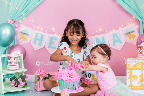 smashthecake-smashthecakebh-smashthecakecarrossel-smashthecakecarrosselencantado-smashthecakedemenina-ensaioinfantilcombolo-ensaiocombolo-babyhelena-helena-maedahelena-cakesmash-mesversario-amordemae-fotografadebebes-jhullitatagibafotografia'