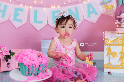 smashthecake-smashthecakebh-smashthecakecarrossel-smashthecakecarrosselencantado-smashthecakedemenina-ensaioinfantilcombolo-ensaiocombolo-babyhelena-helena-maedahelena-cakesmash-mesversario-amordemae-fotografadebebes-jhullitatagibafotografia'