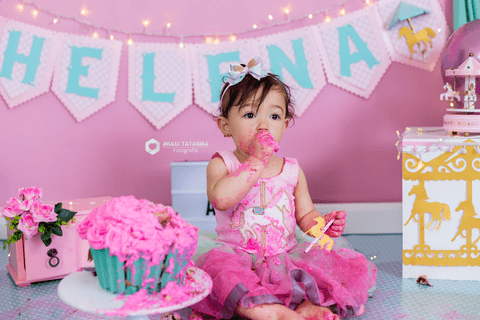 smashthecake-smashthecakebh-smashthecakecarrossel-smashthecakecarrosselencantado-smashthecakedemenina-ensaioinfantilcombolo-ensaiocombolo-babyhelena-helena-maedahelena-cakesmash-mesversario-amordemae-fotografadebebes-jhullitatagibafotografia'