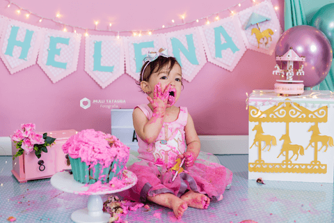 smashthecake-smashthecakebh-smashthecakecarrossel-smashthecakecarrosselencantado-smashthecakedemenina-ensaioinfantilcombolo-ensaiocombolo-babyhelena-helena-maedahelena-cakesmash-mesversario-amordemae-fotografadebebes-jhullitatagibafotografia'