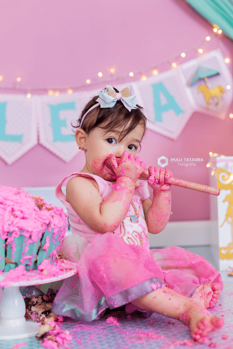 smashthecake-smashthecakebh-smashthecakecarrossel-smashthecakecarrosselencantado-smashthecakedemenina-ensaioinfantilcombolo-ensaiocombolo-babyhelena-helena-maedahelena-cakesmash-mesversario-amordemae-fotografadebebes-jhullitatagibafotografia'
