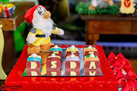 brancadeneve-valentinadeneve-valentina-babyvalentina-valentina1ano-buffetregianezocratto-regianezocratto-jhullitatagibafotografia'